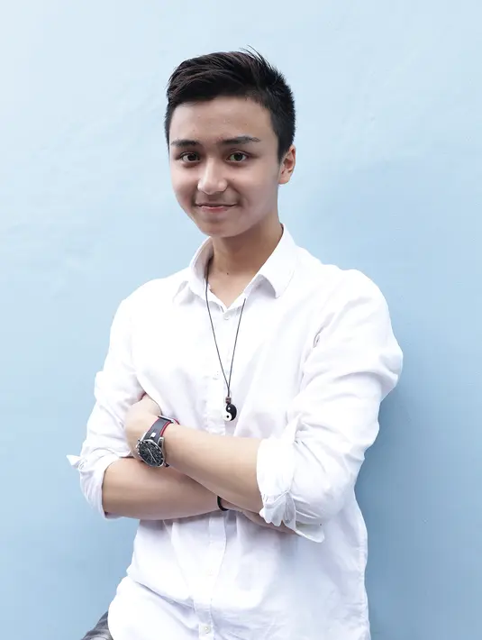 Paras tampan yang dimiliki oleh Leon Dozan memang tak dipungkiri lagi, tak heran jika dirinya pun dapat memikat wanita di usianya kini. (Andy Masela/Bintang.com)