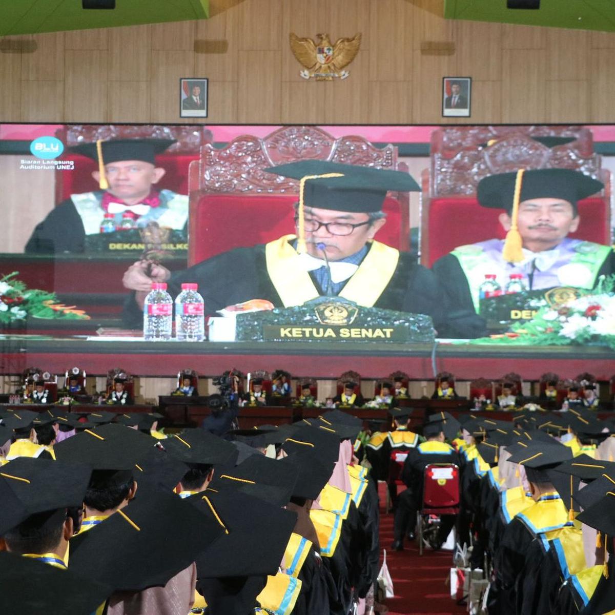 anak petani sederhana lulus sarjana