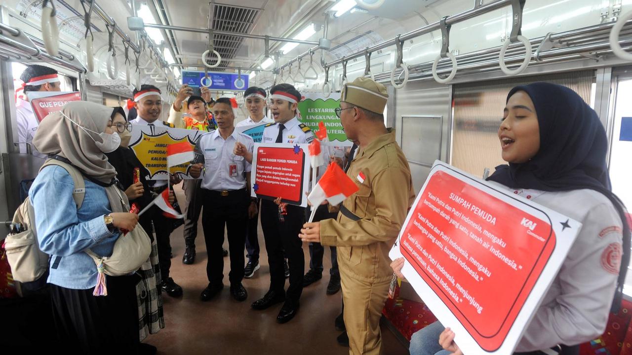 Peringatan Sumpah Pemuda di KRL Commuter Line