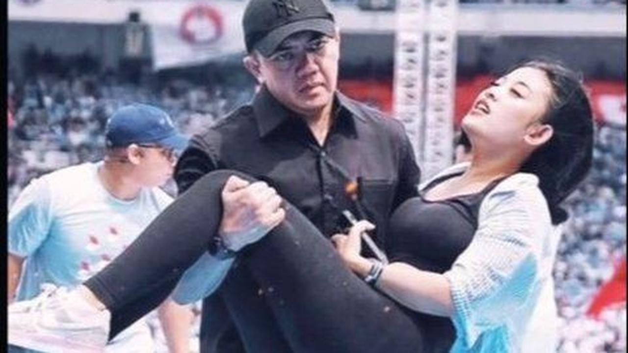 Namun demikian ia memang tak menyangka akan digendong oleh Mayor Teddy karena kondisinya yang memang sudah sangat lemah.<br>