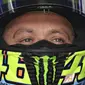 Ekspresi kekecewaan pembalap Movistar Yamaha, Valentino Rossi usai start dari tampil buruk pada kualifikasi MotoGP Jerman 2017. (Hendrik Schmidt/dpa via AP)