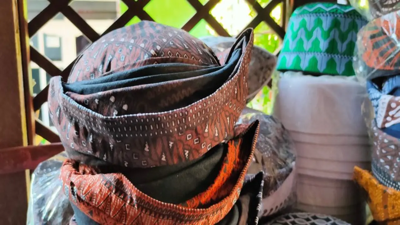 Iket Benda Kerep Kerajinan Tangan Produksi Warga Kampung Religi Cirebon