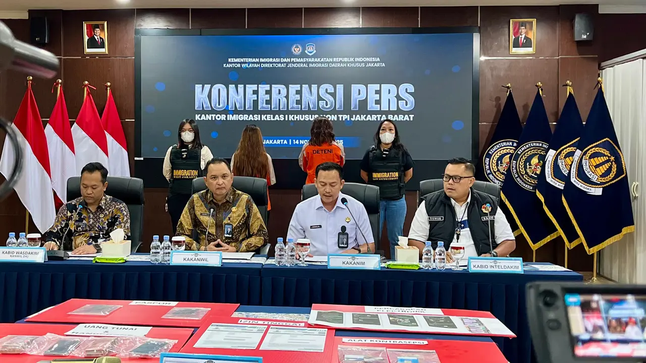 Kantor Imigrasi Kelas I Khusus Non TPI Jakarta Barat mengamankan 2 Warga Negara Asing (WNA) asal Uzbekistan yang diduga melakukan penyalahgunaan izin tinggal karena melakukan praktik prostitusi online (Istimewa)