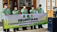 Abdulah Efendi akhirnya didapuk menjadi Ketua Baznas Garut periode 2021-2026, sementara lima pendampingnya yakni Cecep Rukma, Hendi Muhyidin, Dian Roslan Hidayat, Cek Irfan Noval sebagai wakil ketua. (Liputan6.com/Jayadi Supriadin)