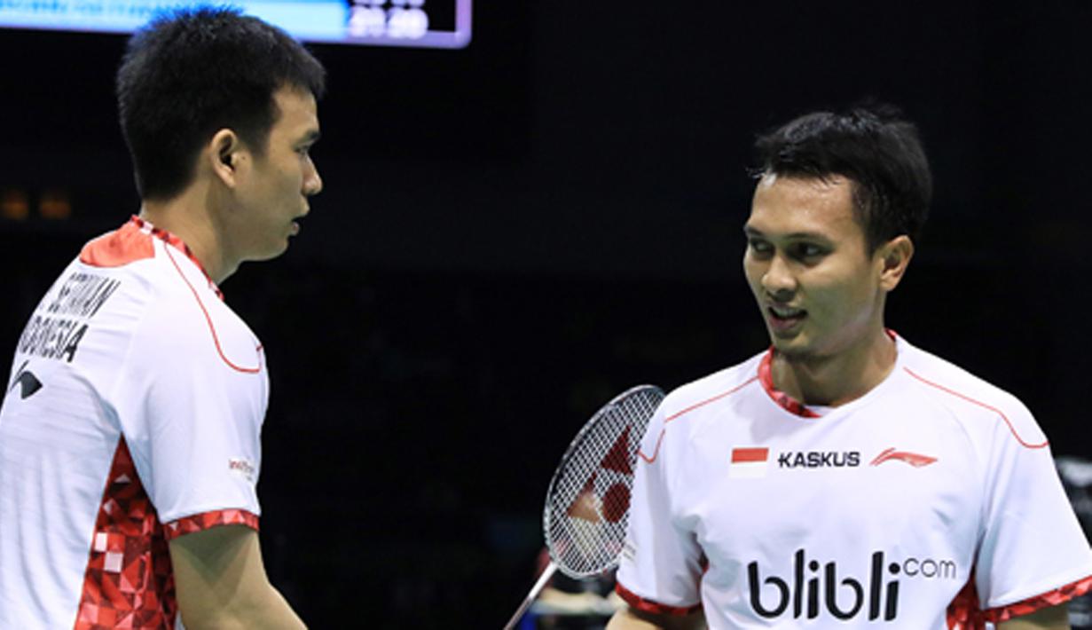 Pemain Indonesia,  Hendra Setiawan dan M.Ahsan merayakan kemenangan atas pasangan Korea Selatan pada semifinal Piala Thomas di Kunshan, China (20/5/2016). (Bola.com/PBSI)