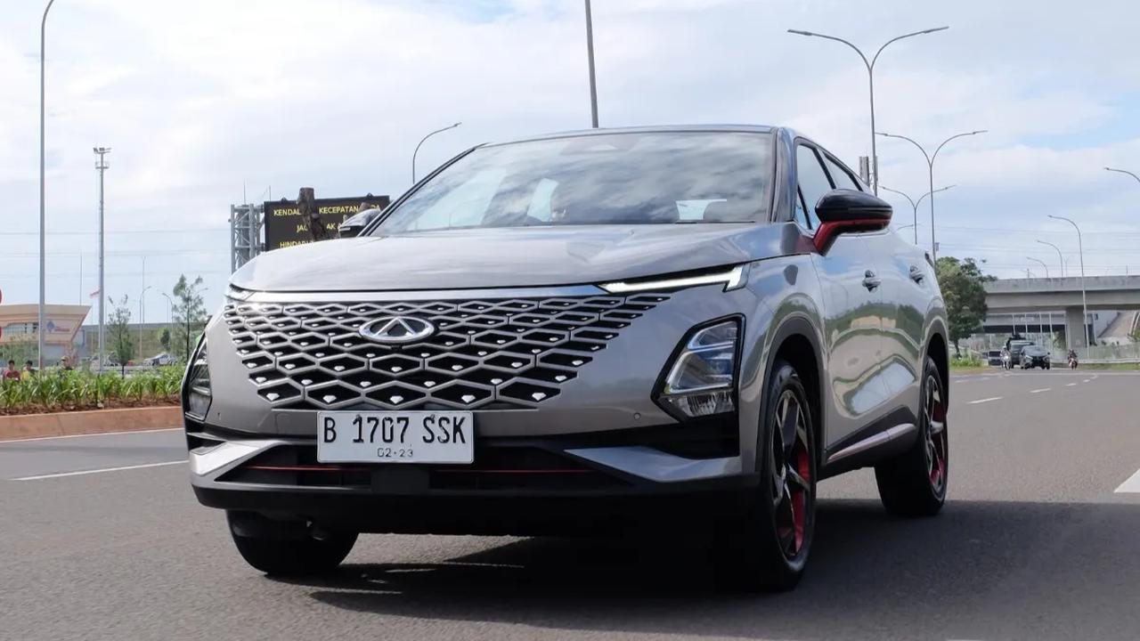 Chery Indonesia berikan garansi mesin selama 10 tahun/1.000.000 km, garansi kendaraan 6 tahun/150.000 km, gratis servis di seluruh diler resmi selama 4 tahun/60.000 KM dan 6 Stars Service kepada seluruh pelanggan setianya.<br>
