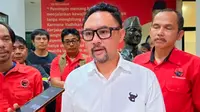 Ronal Surapradja di Kantor DPD PDI Perjuangan Jawa Barat, Kota Bandung. (Arya Prakasa/Liputan6.com)