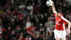 Arsenal's striker Robin Van Persie shows his disappointment during their UEFA Champions League semi final 2nd leg match against Manchester United at Emirates Stadium, on May 5, 2009. AFP PHOTO/CARL DE SOUZA
