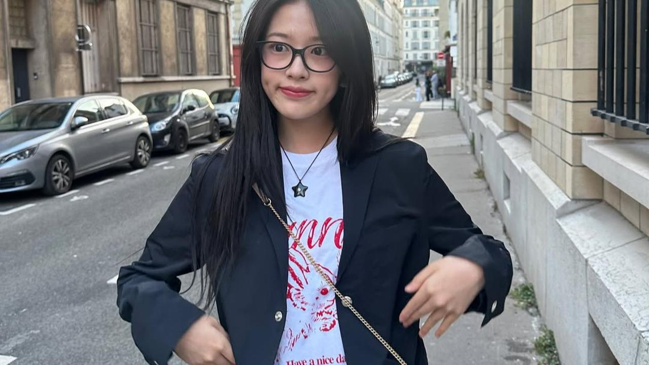 Gangguan Penglihatan Tak Halangi Karier, 8 Idol Korea Ini Jadi Inspirasi