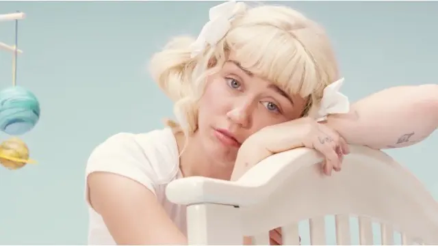 Sebagian masyarakat yang sudah melihat video klip ini menilai tingkah Miley dalam video ini sangat menjijikan.