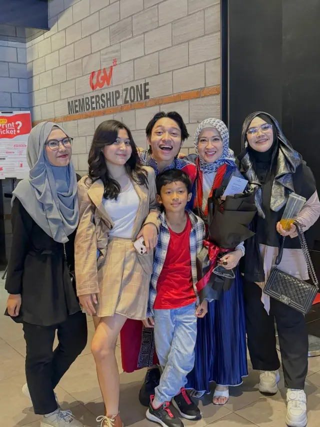 Potret Kiesha Alvaro dan Keluarga (Instagram/@okieagustina_)
