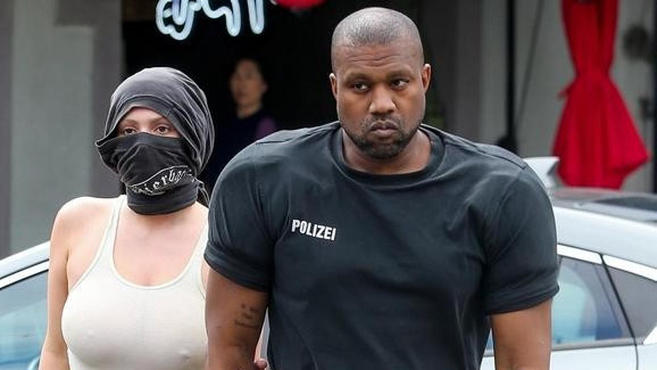 Tak Hanya saat Grammy Awards 2025, Bianca Censori Kerap Tampil Nyleneh saat Bersama Kanye West