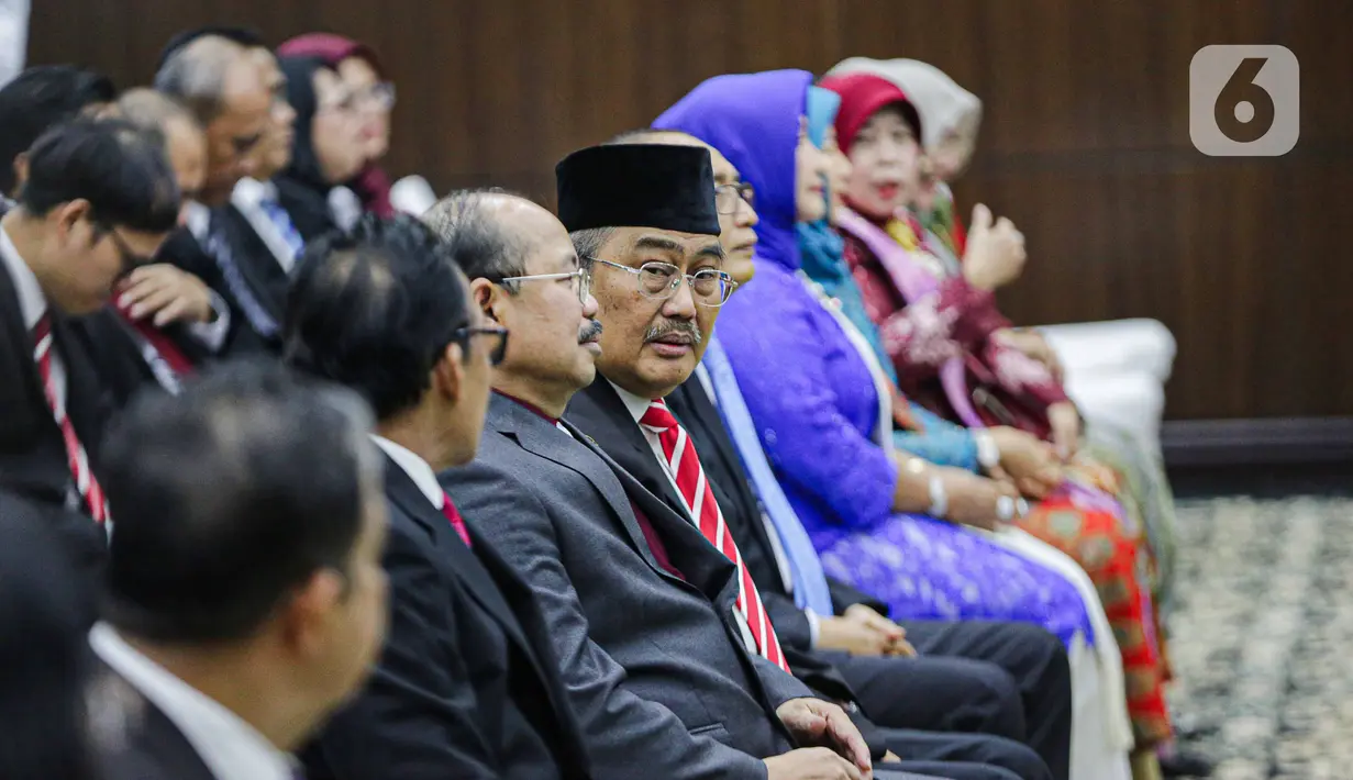 Terlihat, tokoh yang hadir dalam pelantikan Suhartoyo antara lain Ketua Majelis Kehormatan Mahkamah Konstitusi (MKMK) Jimly Asshiddiqie. (Liputan6.com/Faizal Fanani)
