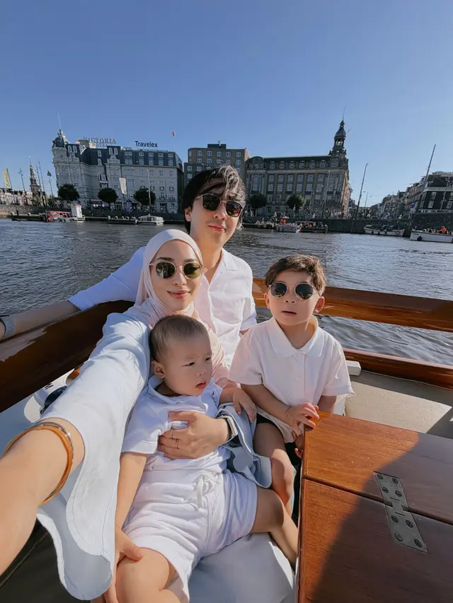 Pesona Adem Nikita Willy di Tengah Gelombang Panas Eropa, Tampil Anggun Berhijab di Amsterdam