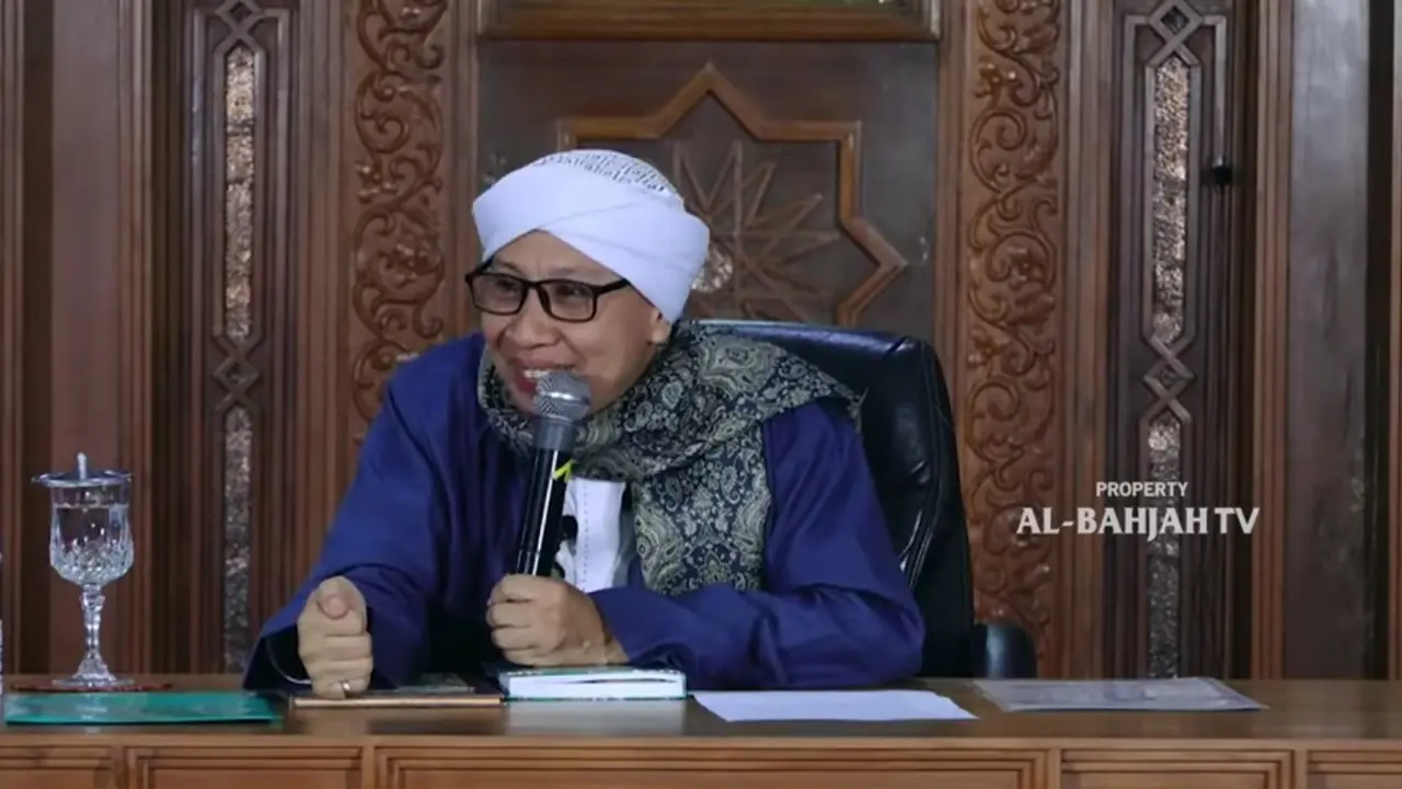 Pengasuh LPD Al Bahjah KH Yahya Zainul Ma'arif alias Buya Yahya