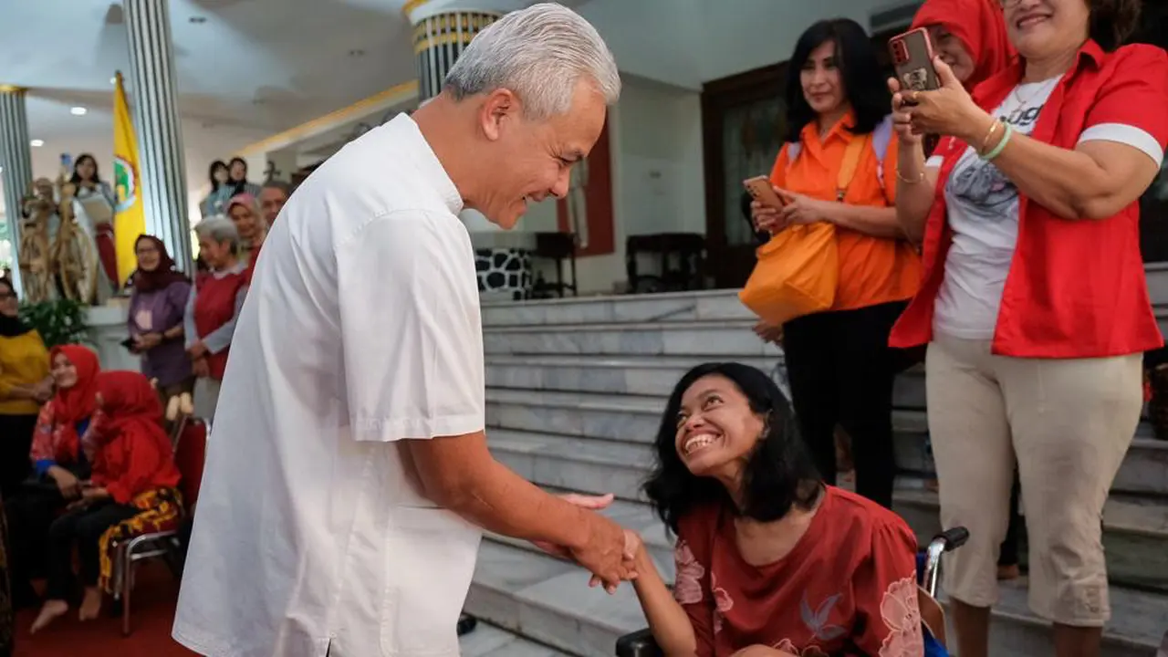 Wakil Ketua Umum Partai Garuda Teddy Gusnaidi menyoroti janji bakal capres Ganjar Pranowo untuk disabilitas mendapatkan pekerjaan lebih di perusahaan. Teddy mempertanyakan sikap Ganjar tersebut jelang Pilpres 2024.