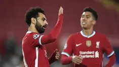 Penyerang Liverpool, Mohamed Salah berselebrasi usai mencetak gol ke gawang Midtjylland pada pertandingan grup D Liga Champions di stadion Anfield, di Liverpool, Inggris, Selasa (27/10/2020). Liverpool menang 2-0 atas Midtjylland. (Peter Powell/Pool via AP)