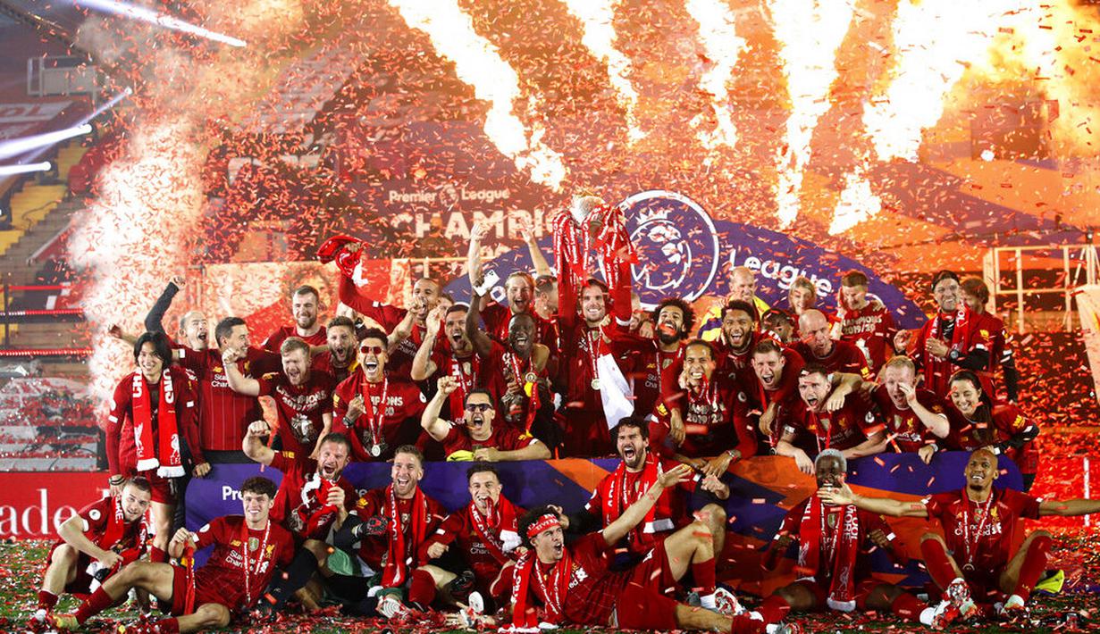 The Reds mengakhiri musim Liga Inggris 2019-2020 dengan berada di puncak klasemen dengan raihan 99 poin dari 38 pertandingan, unggul 18 angka atas Manchester City yang berada di peringkat kedua. (Laurence Griffiths, Pool via AP)