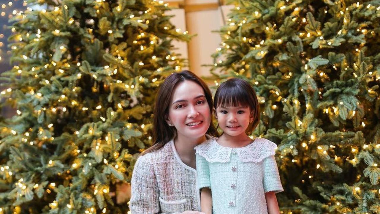 8 Foto Shandy Aulia Saat Rayakan Momen Natal Bersama Anak & Mantan Suami di New York