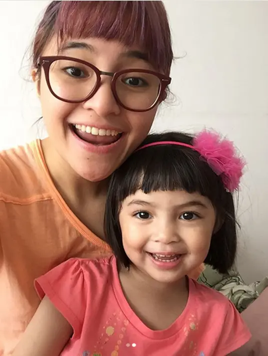 Empat tahun silam Ben dan Marshanda resmi cerai. Akibat penyakit yang dideritanya,  Ben tak bisa leluasa bersama Sienna. Curahan hati perempuan 28 tahun itu dituangkan dalam instagram hingga dua kali. (Instagram/benkasyafani)