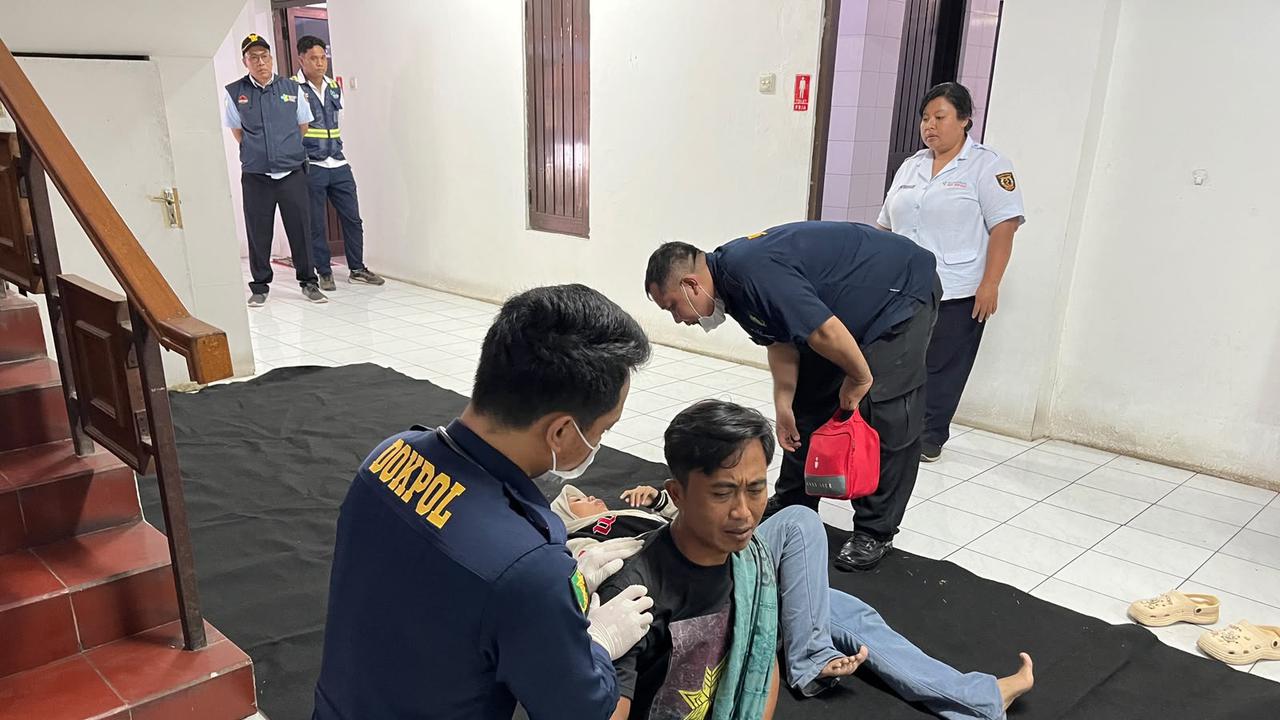 Detik-Detik Mencekam KMP Putri Yasmin Terbakar, Puluhan Penumpang Dievakuasi