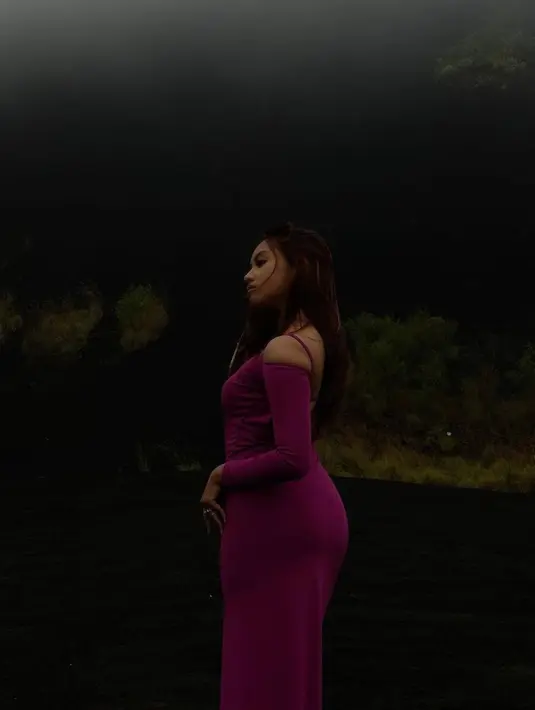 Meskipun jarang tersorot media mengenai kepribadiannya, rupanya Naja mengikuti jejak kedua orang tua menjadi musisi, Bahkan dia sudah mengeluarkan single. [foto: instagram/najandmm]