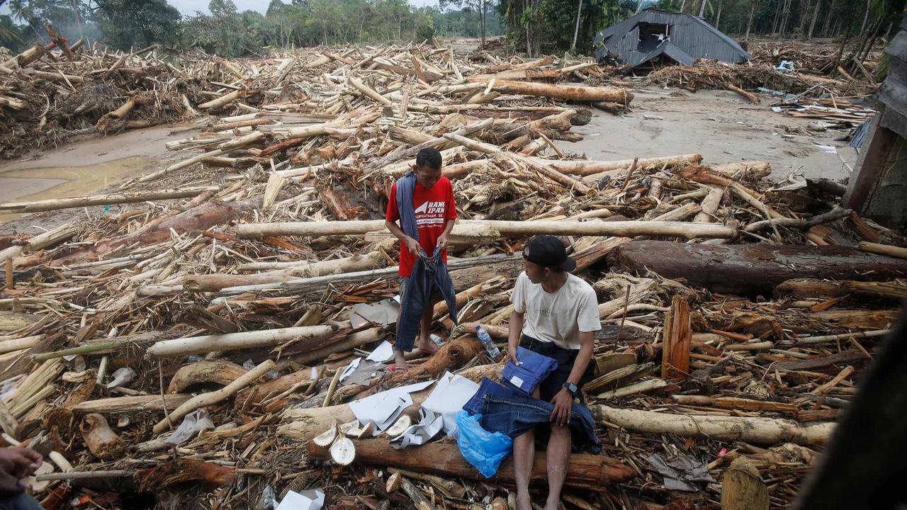 FOTO: Kerusakan Parah Akibat Banjir Bandang di Batang Toru, Tapanuli Selatan