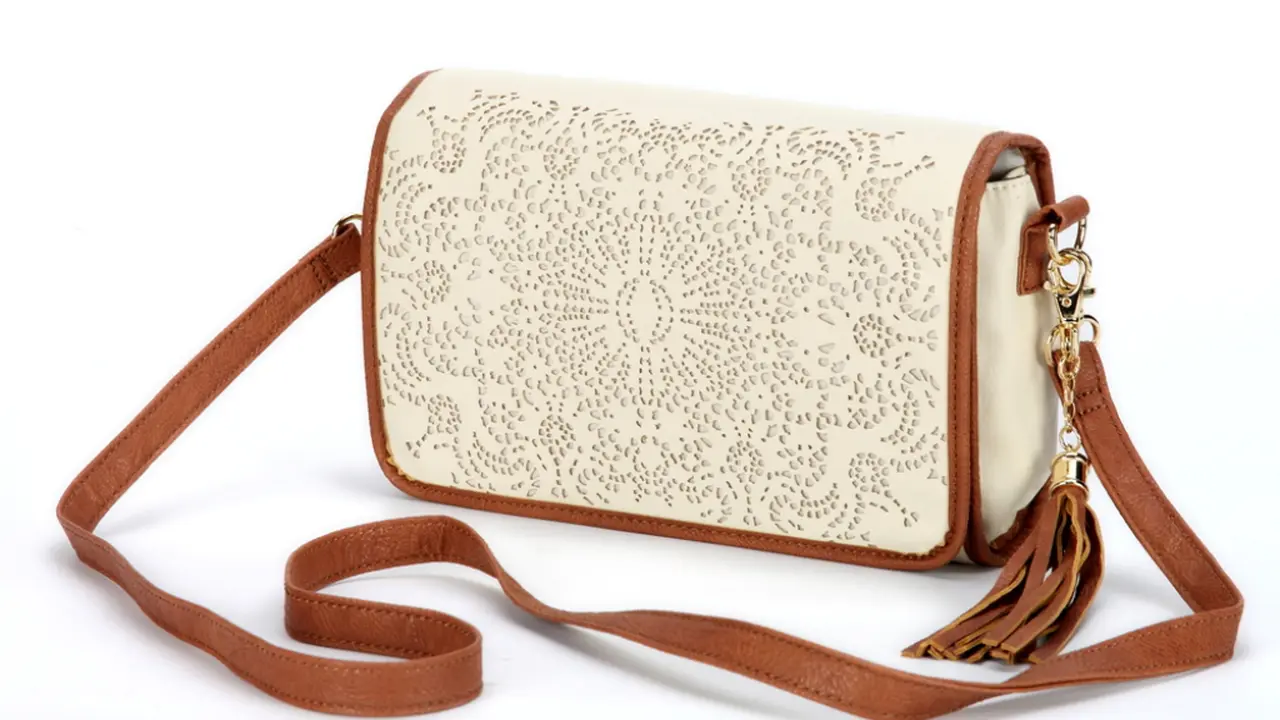 10 Sling Bag yang Bikin Penampilanmu Simpel Banget!