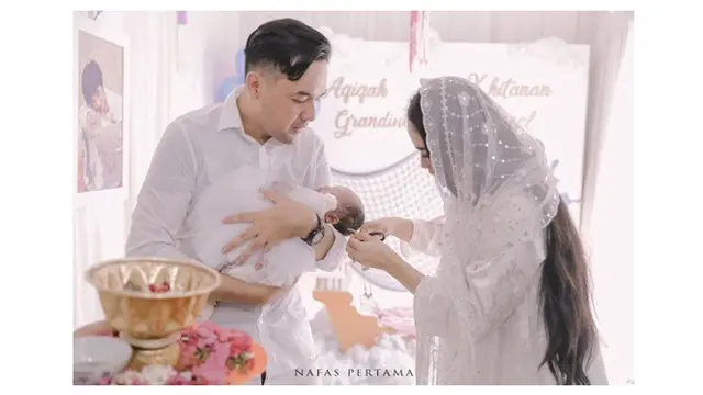 Momen Aqiqah Anak Kedua Faby Marcelia dan Revand Narya