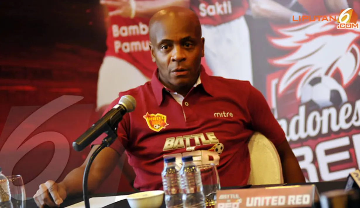 Paul Parker menyimak serius pertanyaan dari para pewarta (Liputan6.com/ Helmi Fithriansyah)