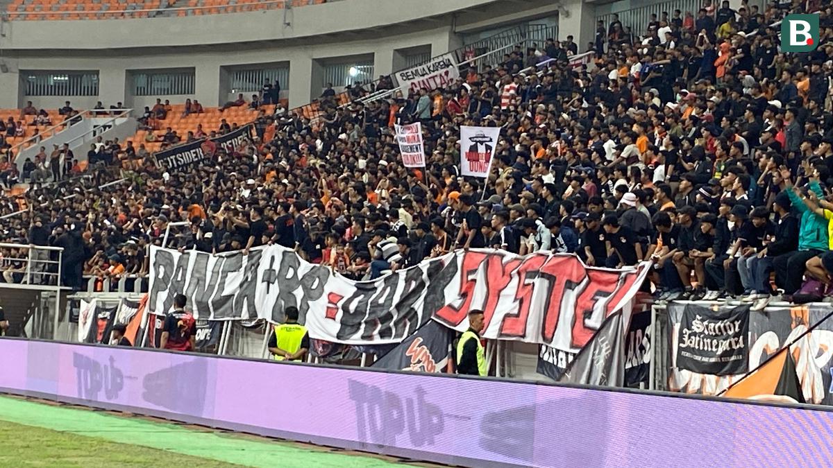 Persija 3-0 Bali United: The Jakmania Bentangkan Spanduk Panca + BP = Dark System, Firza Andika Pamit