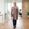 Inspirasi Tunik Hijab Friendly yang Bikin Office Look Makin Classy, Mana Favoritmu?