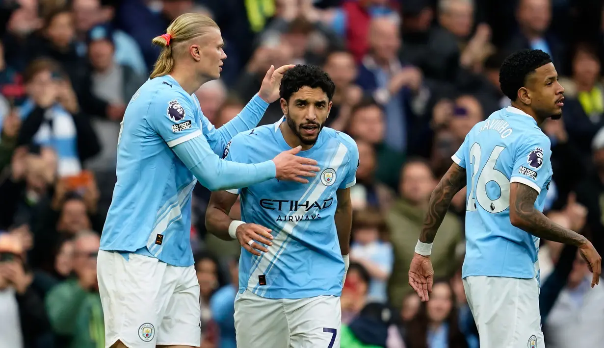 Gol pamungkas dari Manchester City dilesatkan oleh Omar Marmoush menjelang berakhirnya pertandingan. Skor 3-0 membuat Manchester City kini terus memberikan ancaman ketat untuk Arsenal. Mereka hanya berjarak dua poin dalam tiga laga tersisa. (AP Photo/Dave Thompson)