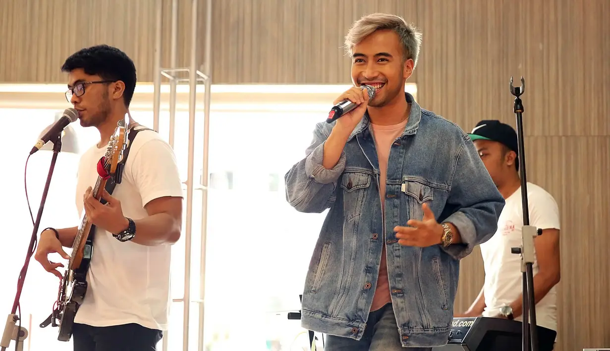 Tidak lupa, Vidi mengucapkan terima kasih pada penggemarnya selama ini, Vidies yang terus mendukung kariernya. Dengan membeli albumnya hingga meraih tripel platinum. (Bambang E. Ros/Bintang.com)