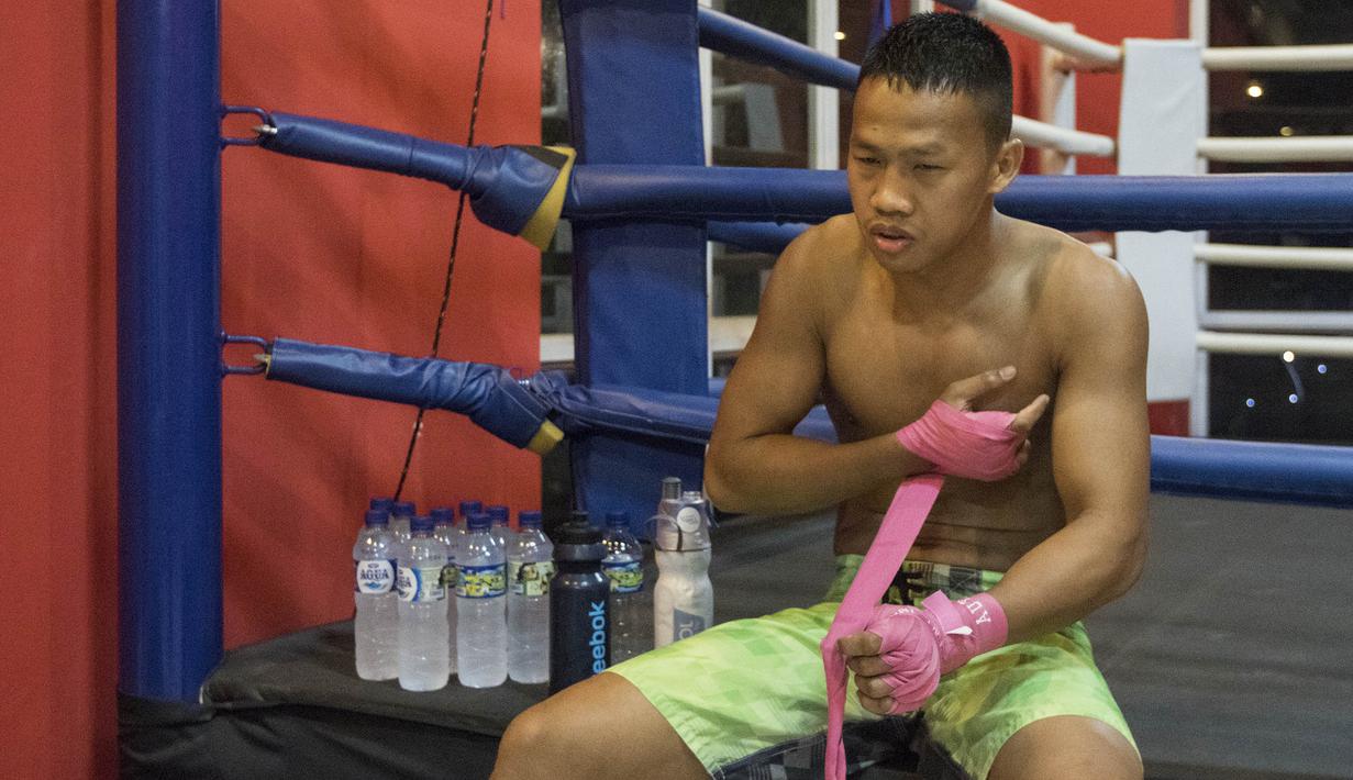 Petinju asal Sukadana, Kalimantan Barat, tersebut kali terakhir bertanding melawan Maxwell Awuku pada Juni 2015. (Bola.com/Vitalis Yogi Trisna)