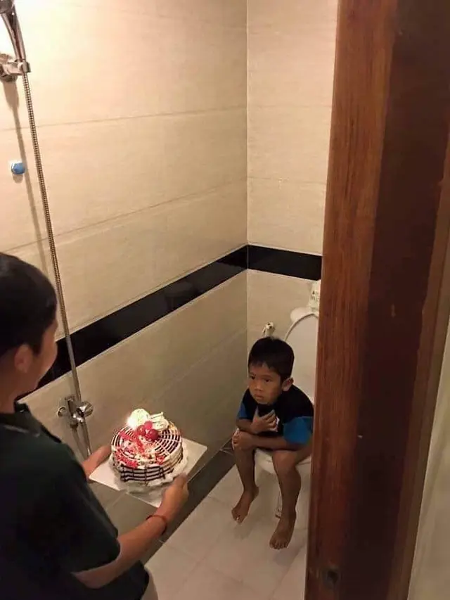 6 Kelakuan Nyeleneh saat di Kamar Mandi, Bikin Geleng Kepala