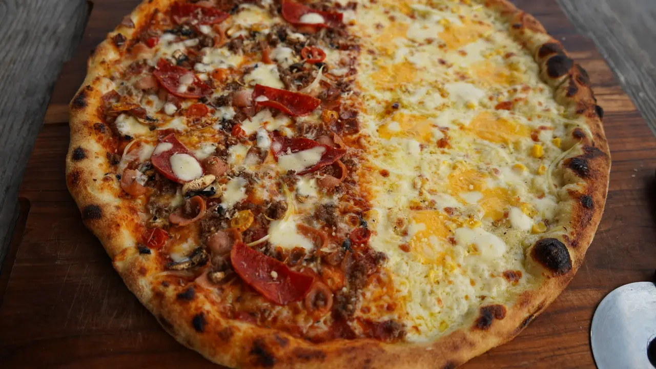Siltan pizza produksi Resto The Surosowan. (Istimewa)