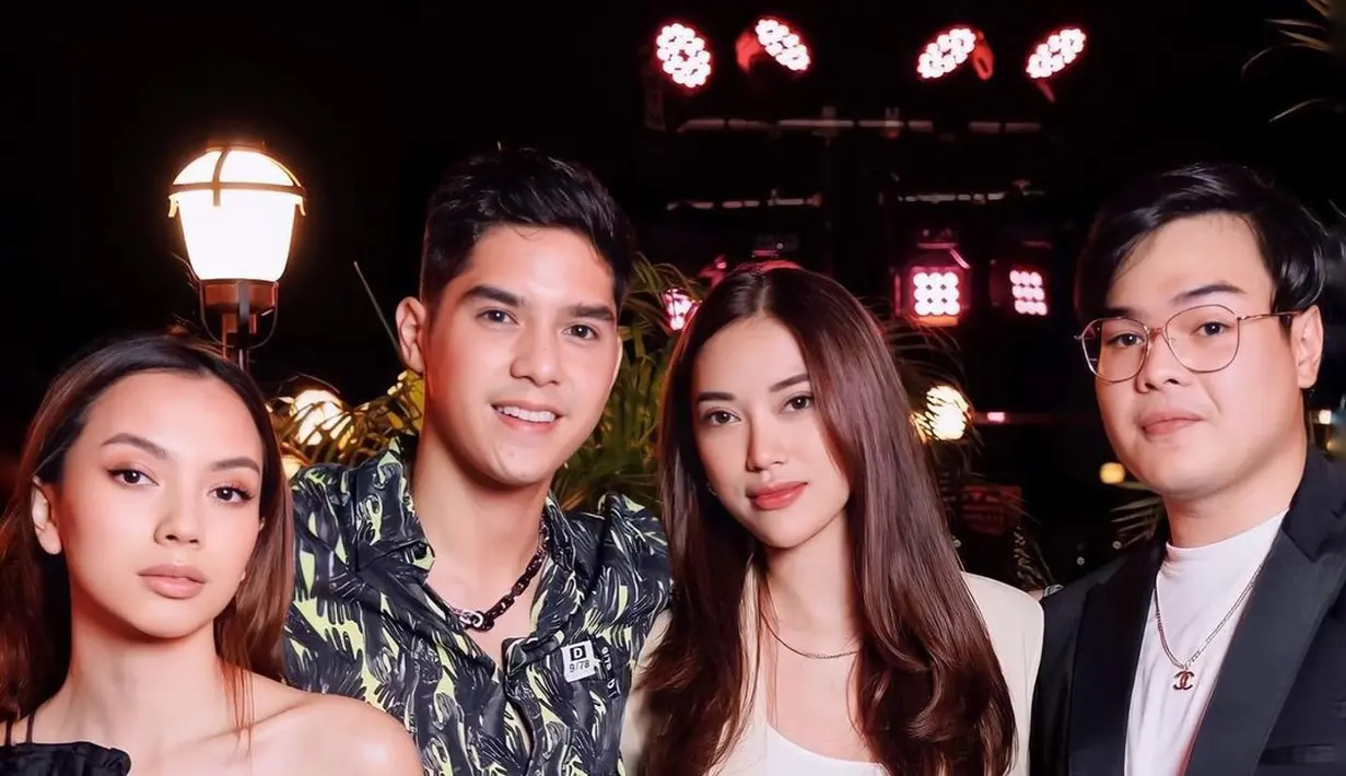 <p>Al Ghazali sendiri juga sering nampang pada beberapa unggahan Dindra Nashriyah di instagram. Keduanya pun tampak begitu dekat. (FOTO: instagram.com/dindranashriyah)</p>