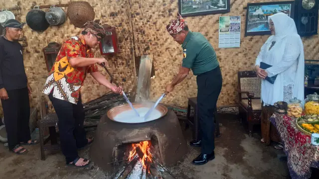 Bubur Suro di Desa Bumiaji Kota Batu (Foto: Dok. Kodim 0818)