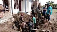Penemun jenazah korban tsunami di Desa Kajhu, Kecamatan Baitussalam, Kota Banda Aceh.&nbsp;(Liputan6.com/Ist)