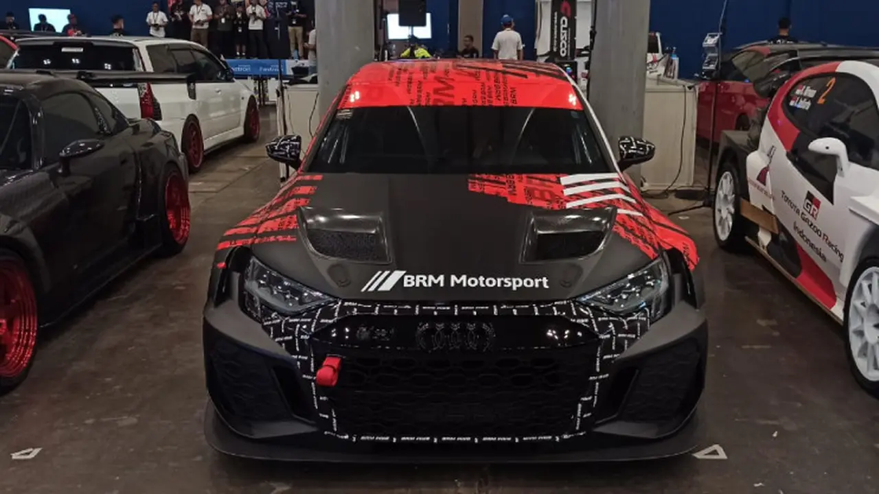Mobil balap touring Audi RS3 TCR milik Glenn Nirwan eksis di pameran otomotif Indonesia (Fahmi/Liputan6)