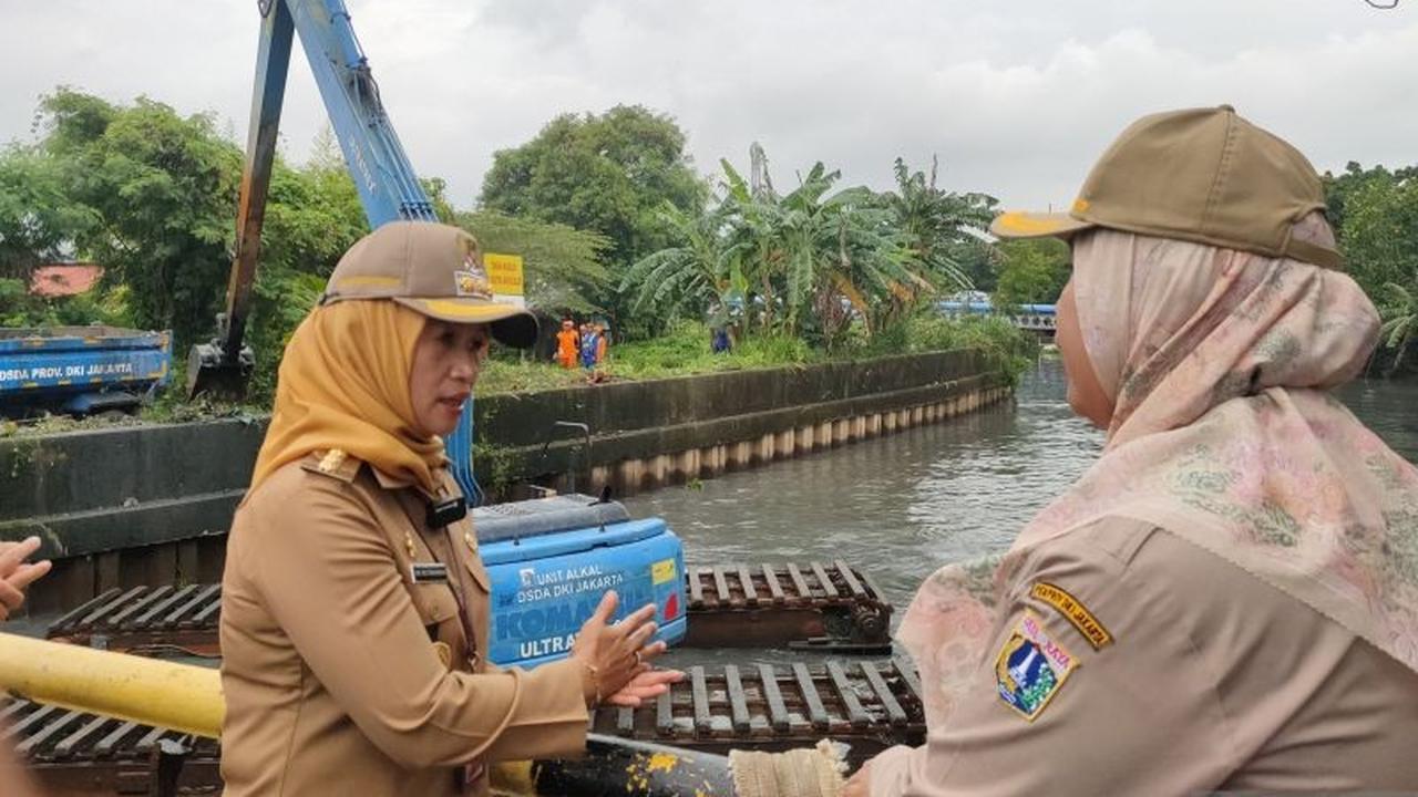 Tegas, Pemkot Jakbar Lakukan Penertiban Bangunan Jakarta Barat di Saluran Air Tegal Alur