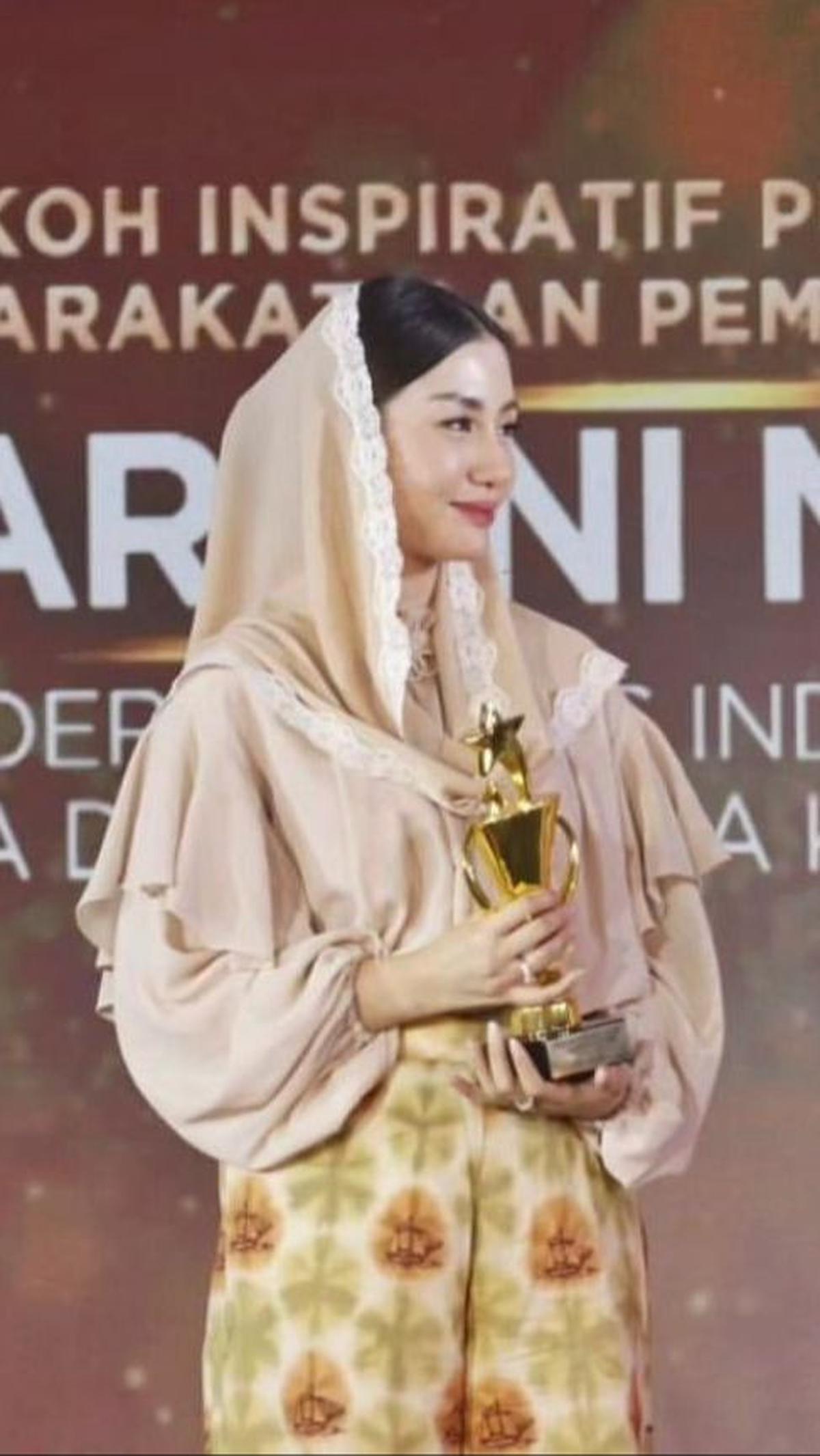 Berprestasi Mendapatkan Penghargaan Tokoh Inspiratif sampai Beasiswa ke Negeri China.<br>