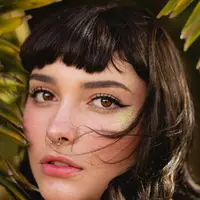 Simak cara mudah menutupi coretan eyeliner tanpa harus menghapus seluruh riasan. [Pexels/bruthethe].