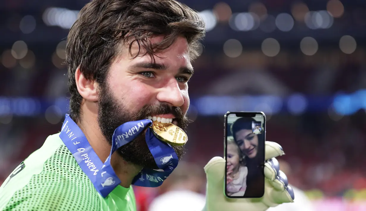 12. Alisson Becker - Kiper (Liverpool/Brasil). (AP/Manu Fernandez)
