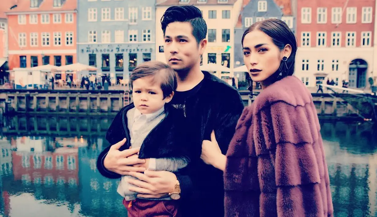 Soal suntik bibir yang diduga dilakukan oleh Jedar ini ternyata menimbulkan banyak komentar. Tak sedikit yang menyayangkan jika ibu satu anak ini benar-benar melakukan operasi pada bibirnya itu. (Instagram/inijedar)