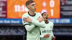 Cole Palmer, gelandang serang berusia 21 tahun milik Chelsea yang baru didatangkan pada awal musim 2023/2024 dari Manchester City ini total telah mencetak 8 gol dan 4 assist dari 17 laga di Premier League 2023/2024. Bersama Timnas Inggris, ia telah mengoleksi 2 caps. Keduanya terjadi pada kualifikasi Euro 2024, termasuk laga debutnya saat menang 2-0 atas Malta pada 17 November 2023. (AP Photo/Alastair Grant)