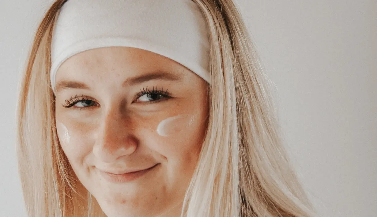 Asam azelaic menjadi perawatan yang kerap direkomendasikan oleh dokter kulit untuk mengatasi flek hitam yang merupakan ekstrak alami dari oat, gandum, dan gandum hitem yang menggangu produk pigmentasi abnormal. (Unsplash Cheyenne)