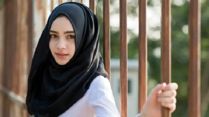 [Bintang] Pengguna Hijab Wajib Miliki 5 Beauty Item Ini