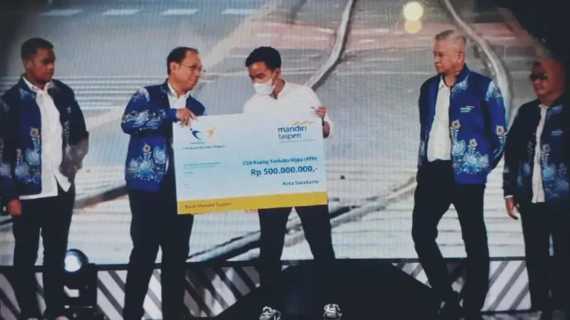 Bank Mandiri Taspen memberikan bantuan Rp 500 juta untuk membangun ruang terbuka hijau di Jl. Slamet Riyadi, Solo, Jawa Tengah.